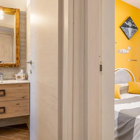 Sharon Apartment *
